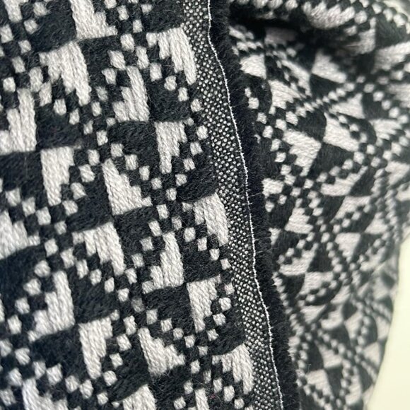 Wool Blend 24"X34" Shawl Wrap Witchy Whimsy Goth Lagenlook Fall Winter Outdoors - Picture 7 of 12